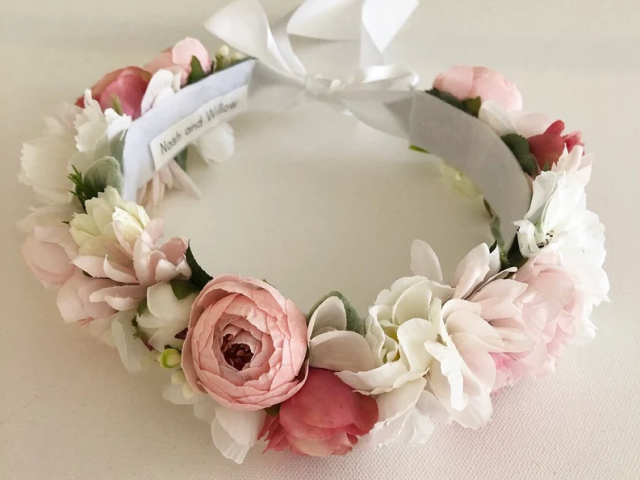 https://pawzandme.com.au/wp-content/uploads/2022/05/Dog-flower-collar-640x480.png